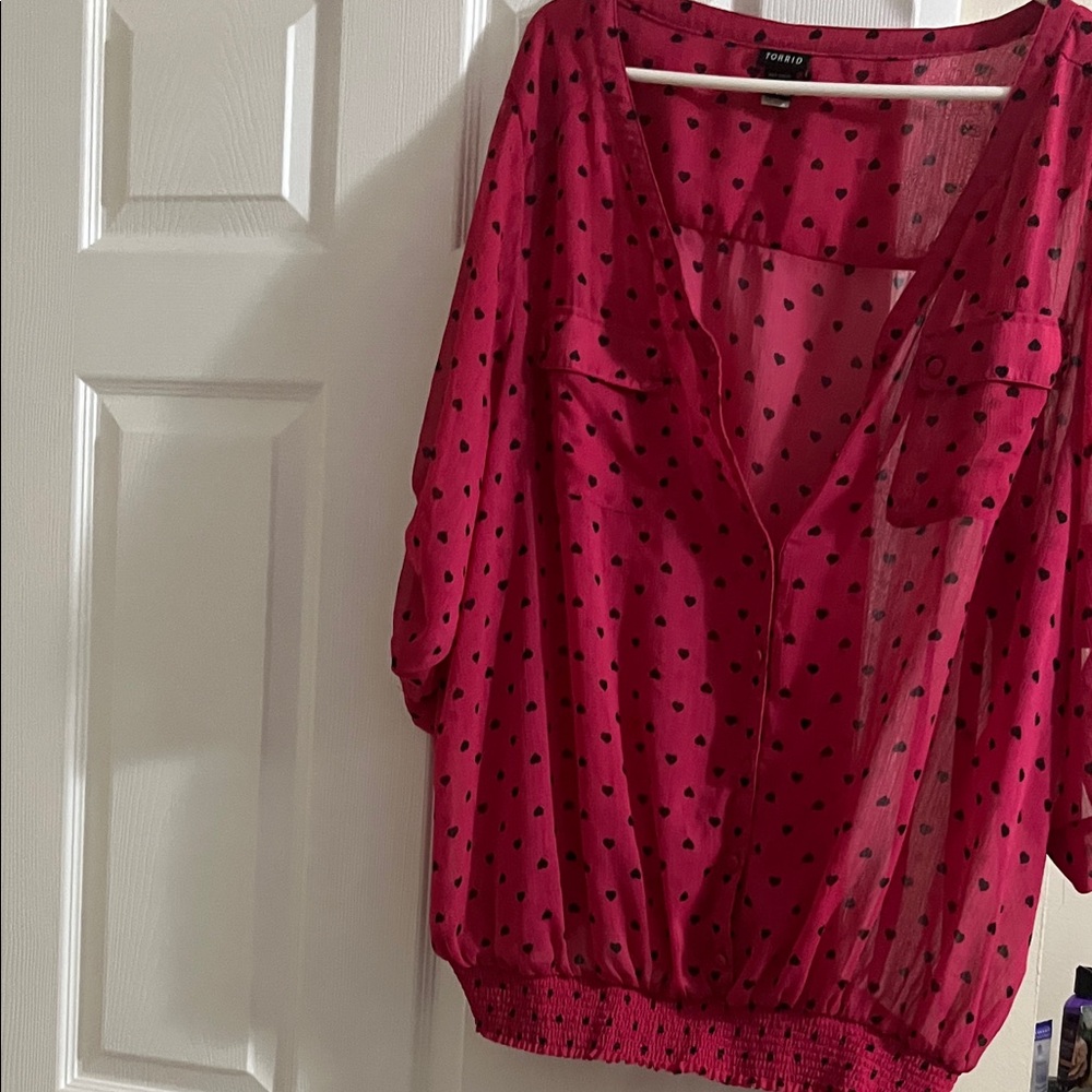 Torrid Fuchsia Heart Print Sheer Blouse. 💗💗💗💗
